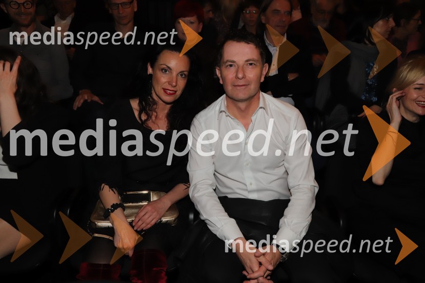  Tijana Orešič Barač, dr. med. specialistka dermatologije;  Tomaž Orešič, podpredsednik skupine ResaltaNe ti meni Alice, premiera avtorskega projekta, SNG Maribor