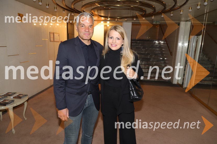  Aleksander Saša Arsenovič, župan, Mestna občina Maribor;  Katja Arsenovič, direktorica Rožmarin Hospitality GroupNe ti meni Alice, premiera avtorskega projekta, SNG Maribor