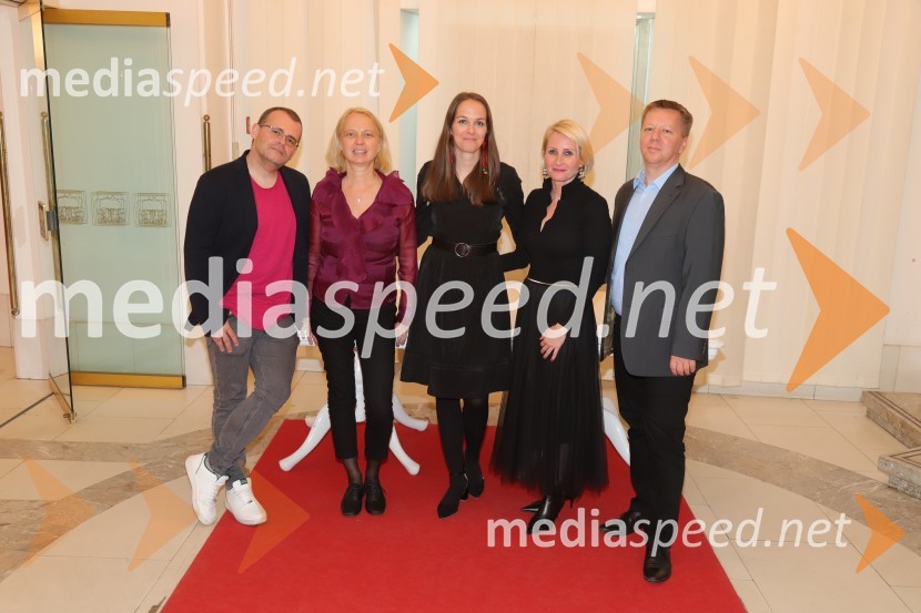  Alan Kavčič, predstavnik za odnose z javnostmi SNG Maribor;  Jasmina Leskovar, SNG Maribor;  Špela Lešnik, producentka Drame SNG Maribor;  Darja Čižek, marketing SNG Maribor;  ... Ne ti meni Alice, premiera avtorskega projekta, SNG Maribor