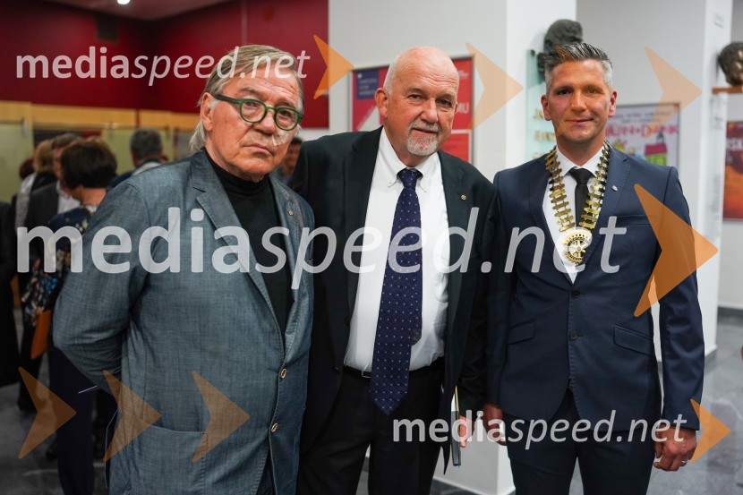  Janez Jaka Pucihar, RC Ljubljana, prejemnik državnega odlikovanja za humanitarno dejavnost in idejni vodja Miklavževega koncerta;  Janez Rogelj, ustanovni član RC Ljubljana;  Matej Kolenc, predsednik, Rotary MariborDobrodelni koncert mednarodnega rotarijskega orkestra ob 30-letnici Rotary kluba Maribor