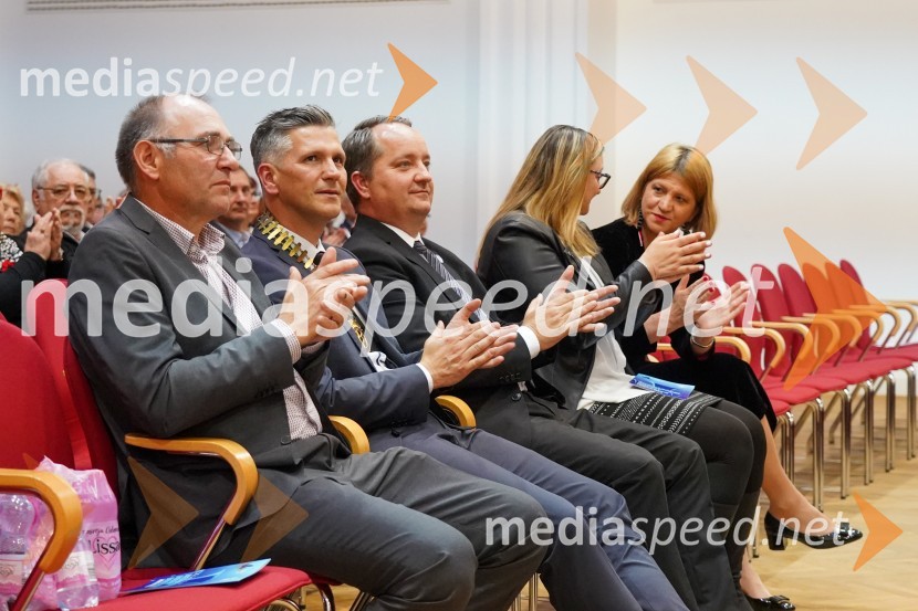  Mirko Valdhuber;  Matej Kolenc, predsednik, Rotary Maribor;  Boštjan Vrhovšek, asistent guvernerja v D 1912 Slovenija in Severna Makedonija;  ... ; mag. Nina Kolenc, namestnica asistenta guvernerja, Rotary distrikt 1912Dobrodelni koncert mednarodnega rotarijskega orkestra ob 30-letnici Rotary kluba Maribor