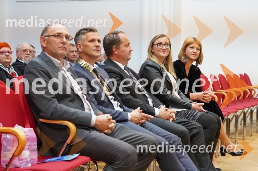  Mirko Valdhuber;  Matej Kolenc, predsednik, Rotary Maribor;  Boštjan Vrhovšek, asistent guvernerja v D 1912 Slovenija in Severna Makedonija;  ... ; mag. Nina Kolenc, namestnica asistenta guvernerja, Rotary distrikt 1912Dobrodelni koncert mednarodnega rotarijskega orkestra ob 30-letnici Rotary kluba Maribor