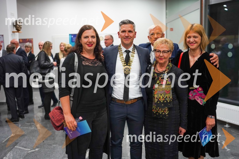  Eva Rapoc;  Matej Kolenc, predsednik, Rotary Maribor in ustanovni član RAC Maribor, ekonomist,; mag. Alojzij Kolenc, ustanovni član RC Maribor, nekdanji urolog; dr. Ljudmila Kolenc, RC Maribor Grad in nekdanja glavna tajnica Fakultete za zdravstvene vede, UMB; mag. Nina Kolenc,  članica vodstva D 1912 Slovenija in Severna Makedonija, profesorica športne vzgojeDobrodelni koncert mednarodnega rotarijskega orkestra ob 30-letnici Rotary kluba Maribor