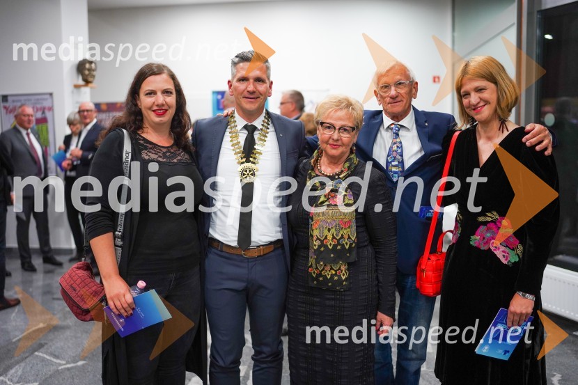  Eva Rapoc;  Matej Kolenc, predsednik, Rotary Maribor in ustanovni član RAC Maribor, ekonomist,; dr. Ljudmila Kolenc, RC Maribor Grad in nekdanja glavna tajnica Fakultete za zdravstvene vede, UMB; mag. Alojzij Kolenc, ustanovni član RC Maribor, nekdanji urolog; mag. Nina Kolenc,  članica vodstva D 1912 Slovenija in Severna Makedonija, profesorica športne vzgojeDobrodelni koncert mednarodnega rotarijskega orkestra ob 30-letnici Rotary kluba Maribor