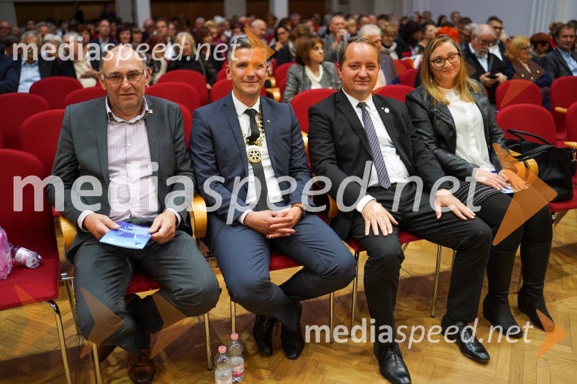  Mirko Valdhuber;  Matej Kolenc, predsednik, Rotary Maribor in ustanovni član RAC Maribor, ekonomist,;  Bojan Vrhovšek, asistent guvernerja v D 1912 Slovenija in Severna Makedonija;  ... Dobrodelni koncert mednarodnega rotarijskega orkestra ob 30-letnici Rotary kluba Maribor