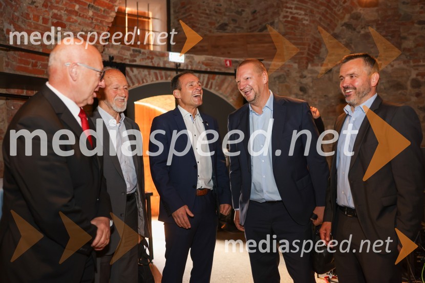  Bogdan Gabrovec, predsednik Olimpijskega komiteja Slovenije;  Miroslav Cerar, nekdanji gimnastičar, predsednik Odbora za podeljevanje Bloudkovih priznanj;  Tomaž Barada, taekwondoist in kickbokser, predsednik Športne zveze Maribor, predsednik Športne zveze Maribor, podpredsednik Olimpijskega komiteja Slovenije;  Matej Erjavec, predsednik, Košarkarska Zveza Slovenije;  Matej Planko, Planinska zveza SlovenijeTomaž Barada napovedal kandidaturo za predsednika OKS