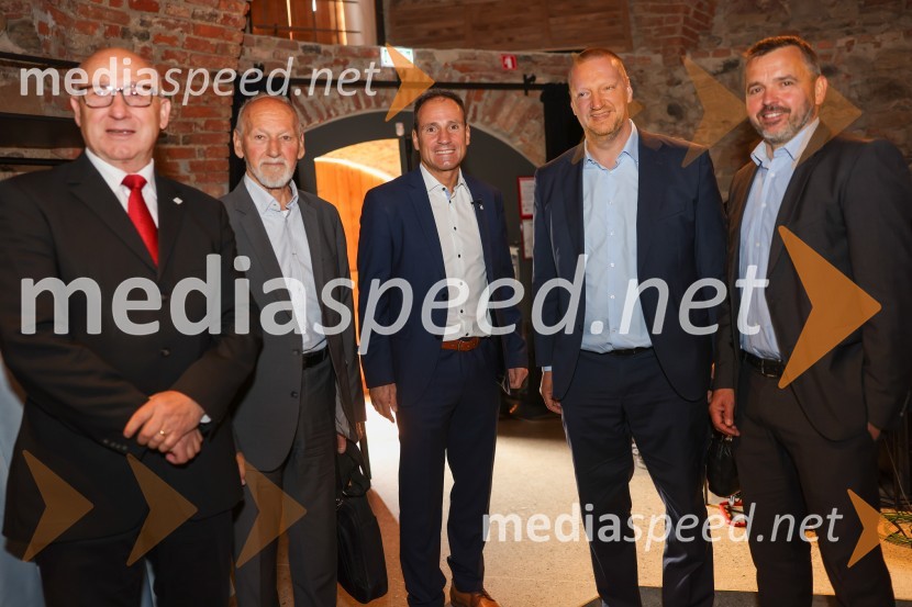  Bogdan Gabrovec, predsednik Olimpijskega komiteja Slovenije;  Miroslav Cerar, nekdanji gimnastičar, predsednik Odbora za podeljevanje Bloudkovih priznanj;  Tomaž Barada, taekwondoist in kickbokser, predsednik Športne zveze Maribor, predsednik Športne zveze Maribor, podpredsednik Olimpijskega komiteja Slovenije;  Matej Erjavec, predsednik, Košarkarska Zveza Slovenije;  Matej Planko, Planinska zveza SlovenijeTomaž Barada napovedal kandidaturo za predsednika OKS