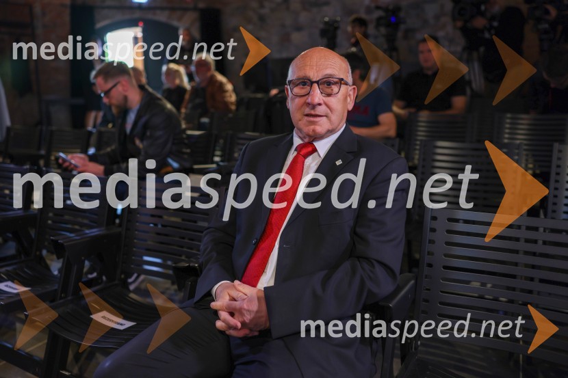  Bogdan Gabrovec, predsednik Olimpijskega komiteja SlovenijeTomaž Barada napovedal kandidaturo za predsednika OKS