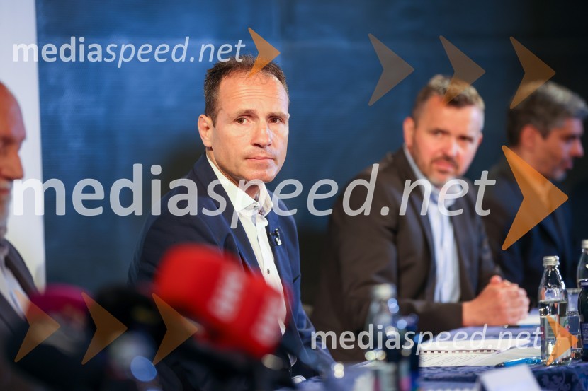  Tomaž Barada, taekwondoist in kickbokser, predsednik Športne zveze Maribor, predsednik Športne zveze Maribor, podpredsednik Olimpijskega komiteja Slovenije;  Matej Planko, Planinska zveza SlovenijeTomaž Barada napovedal kandidaturo za predsednika OKS