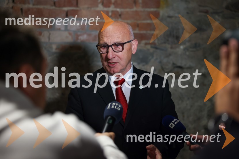  Bogdan Gabrovec, predsednik Olimpijskega komiteja SlovenijeTomaž Barada napovedal kandidaturo za predsednika OKS