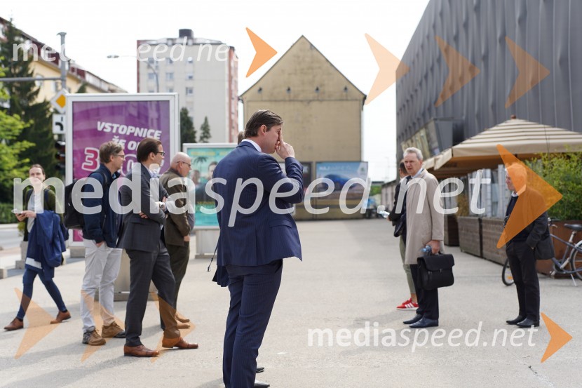 Šestim arhitekturnim birojem danes predstavljeno gradivo za ureditev območja »Levi breg«