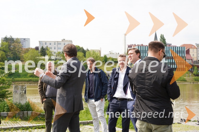 Šestim arhitekturnim birojem danes predstavljeno gradivo za ureditev območja »Levi breg«