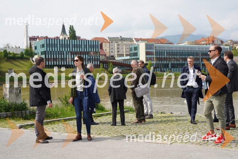 Šestim arhitekturnim birojem danes predstavljeno gradivo za ureditev območja »Levi breg«