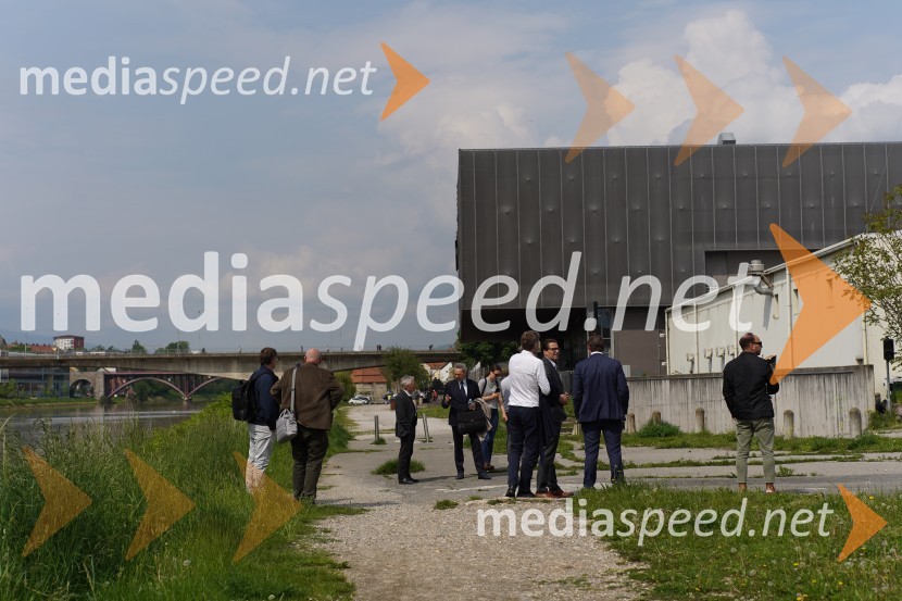 Šestim arhitekturnim birojem danes predstavljeno gradivo za ureditev območja »Levi breg«