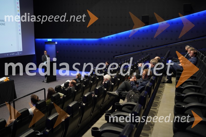 Šestim arhitekturnim birojem danes predstavljeno gradivo za ureditev območja »Levi breg«