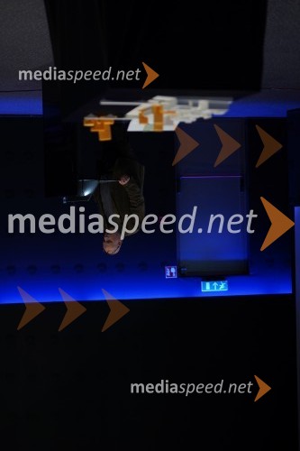 dr. Andrej Šmid, predsednik Društva arhitektov MariborŠestim arhitekturnim birojem danes predstavljeno gradivo za ureditev območja »Levi breg«