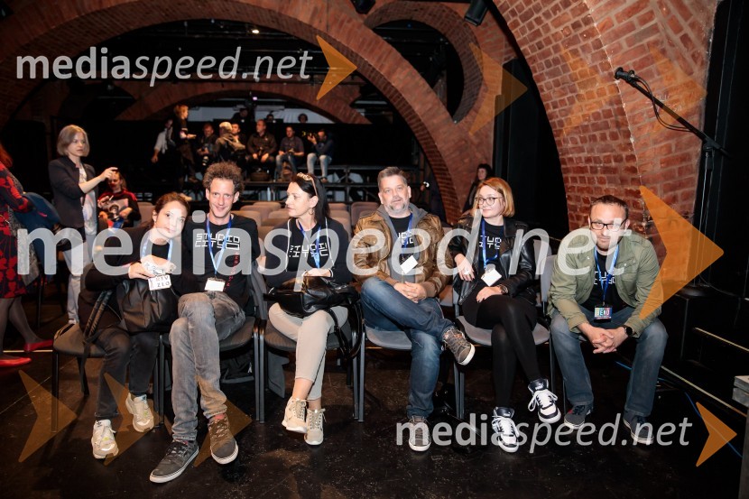  Maja Ava Žiberna;  Toni Cahunek, režiser in scenarist;  Teja Vidmar;  Žiga Trnkoczy, snemalec;  Nataša  Žunič, RTV Slovenija;  Dejan Štamfelj, novinarDan zmage z Marcelom Štefančičem Jr