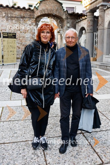  Darinka Pavlič Kamien, strokovnjakinja za komuniciranje; dr. Peter KamienOtvoritev nove strehe v Poletnem gledališču Križank