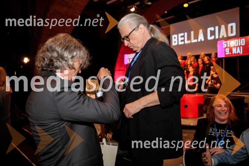  Robert Golob, predsednik stranke Gibanje Svoboda; mag. Marcel Štefančič ml., filmski kritik, publicist in TV voditeljDan zmage z Marcelom Štefančičem Jr