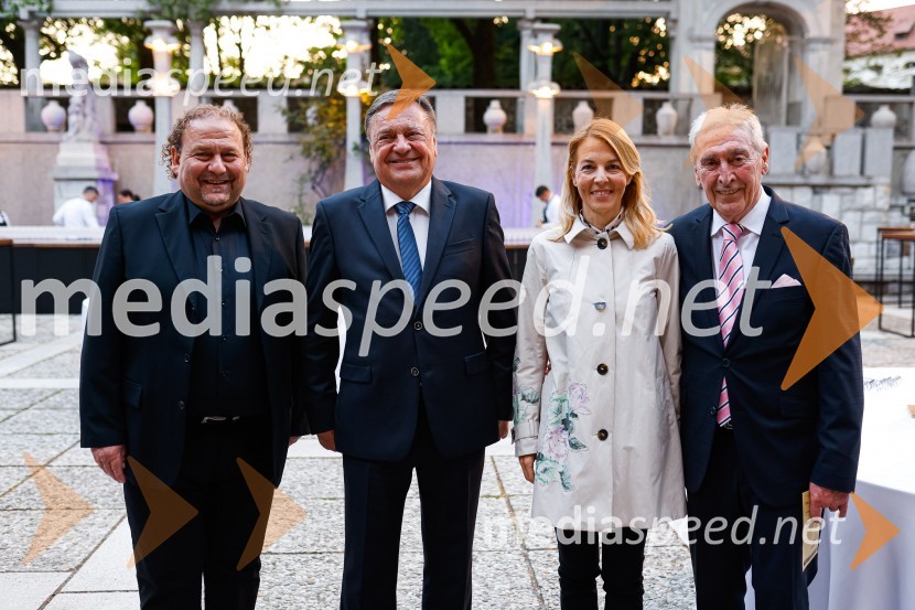  Darko  Brlek, direktor in umetniški vodja, Festival Ljubljana;  Zoran Janković, župan, Mestna občina Ljubljana;  ... ;  ... Otvoritev nove strehe v Poletnem gledališču Križank