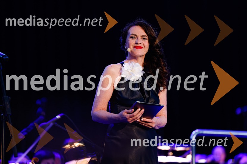  Tajda Lekše, voditeljicaOtvoritev nove strehe v Poletnem gledališču Križank