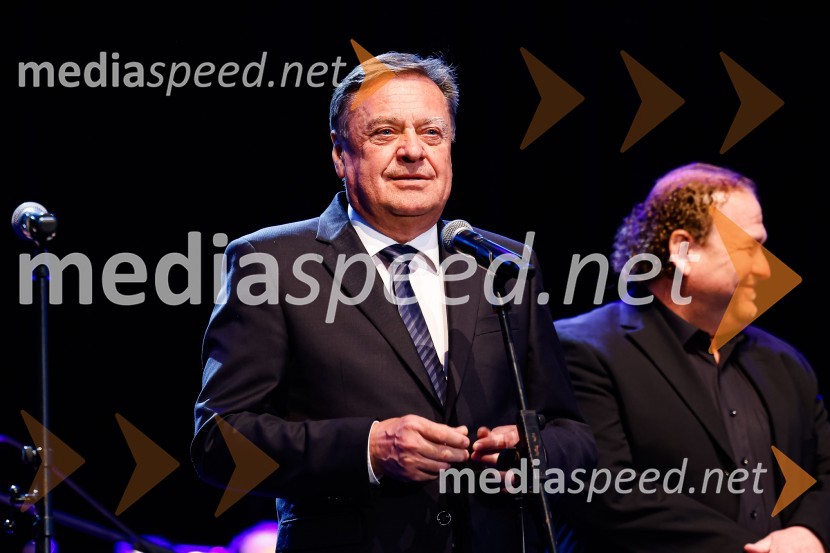  Zoran Janković, župan, Mestna občina LjubljanaOtvoritev nove strehe v Poletnem gledališču Križank