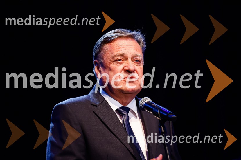  Zoran Janković, župan, Mestna občina LjubljanaOtvoritev nove strehe v Poletnem gledališču Križank