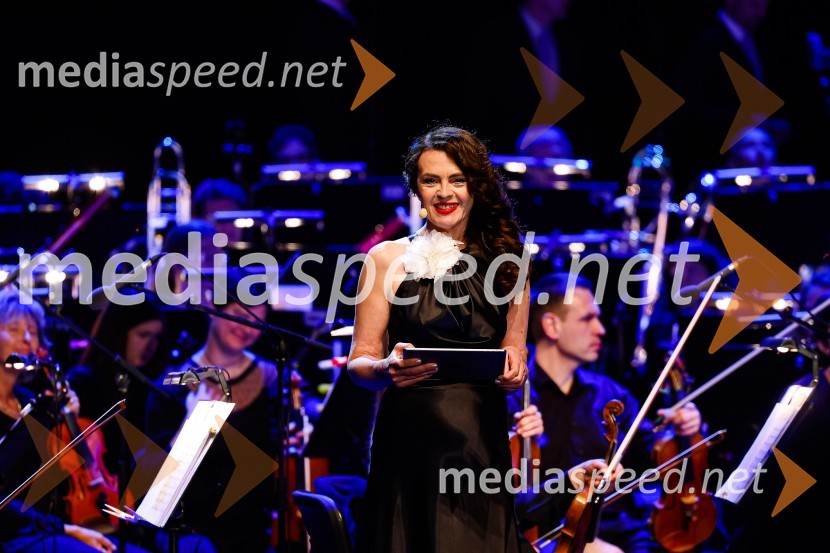  Tajda Lekše, voditeljicaOtvoritev nove strehe v Poletnem gledališču Križank