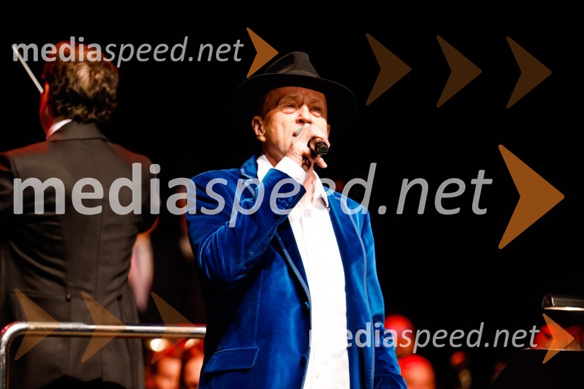  Vlado Kreslin, glasbenikOtvoritev nove strehe v Poletnem gledališču Križank