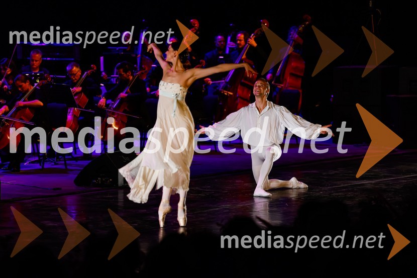  Anastasia Matvienko, baletna plesalka;  Denis Matvienko, baletni plesalecOtvoritev nove strehe v Poletnem gledališču Križank