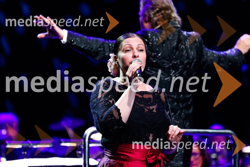  Nuška Drašček, pevkaOtvoritev nove strehe v Poletnem gledališču Križank