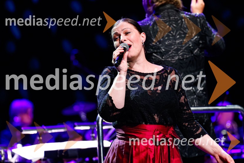  Nuška Drašček, pevkaOtvoritev nove strehe v Poletnem gledališču Križank