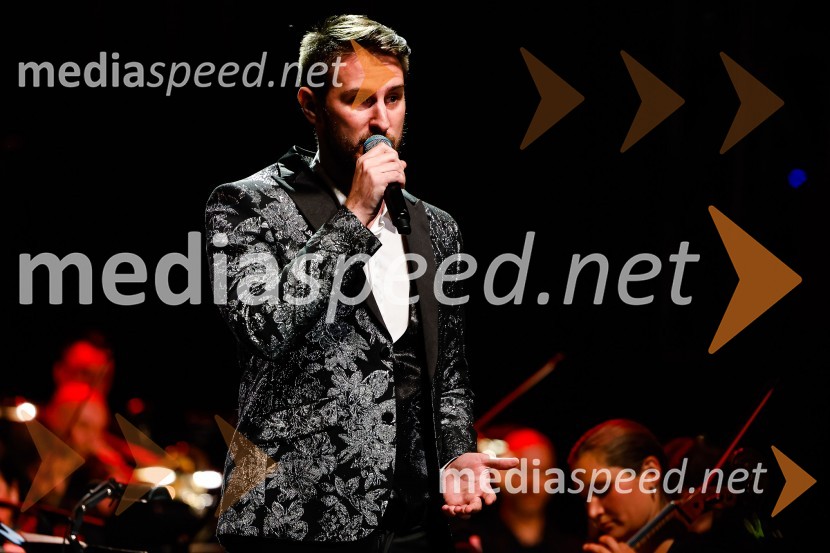  Gregor Ravnik, pevecOtvoritev nove strehe v Poletnem gledališču Križank