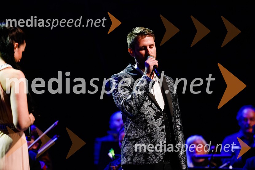  Gregor Ravnik, pevecOtvoritev nove strehe v Poletnem gledališču Križank