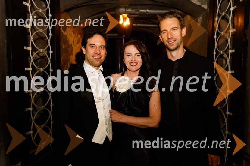  Simon Krečič, umetniški direktor Opere SNG Maribor;  Tajda Lekše, voditeljica;  ... Otvoritev nove strehe v Poletnem gledališču Križank