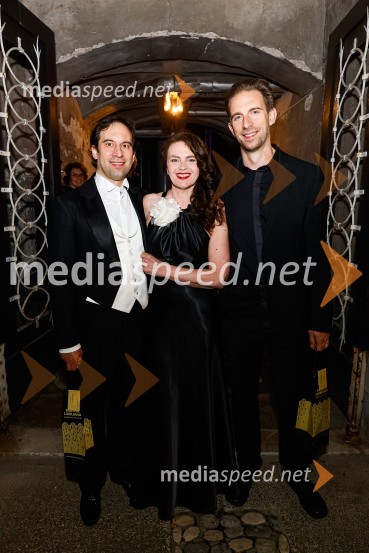  Simon Krečič, umetniški direktor Opere SNG Maribor;  Tajda Lekše, voditeljica;  ... Otvoritev nove strehe v Poletnem gledališču Križank