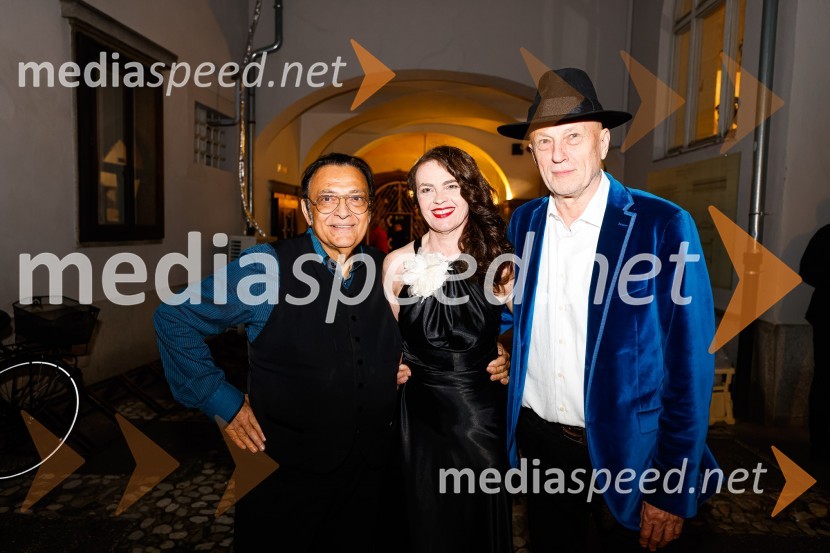  Oto Pestner, pevec;  Tajda Lekše, voditeljica;  Vlado Kreslin, glasbenikOtvoritev nove strehe v Poletnem gledališču Križank