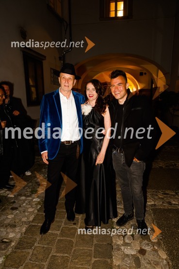  Vlado Kreslin, glasbenik;  Tajda Lekše, voditeljica;  Oto Pestner, pevecOtvoritev nove strehe v Poletnem gledališču Križank