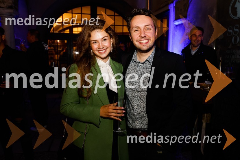  Saša Lešnjek, pevka, igralka;  Alex Volasko, pevecOtvoritev nove strehe v Poletnem gledališču Križank