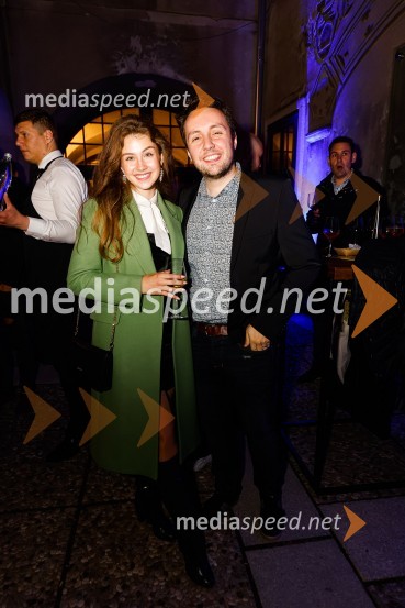  Saša Lešnjek, pevka, igralka;  Alex Volasko, pevecOtvoritev nove strehe v Poletnem gledališču Križank