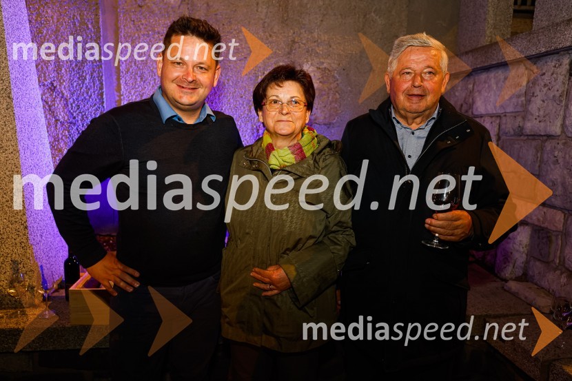  Luka Jezeršek, Hiša kulinarike Jezeršek;  Sonja  Jezeršek, Hiša kulinarike Jezeršek;  Franci  Jezeršek, Hiša kulinarike JezeršekOtvoritev nove strehe v Poletnem gledališču Križank