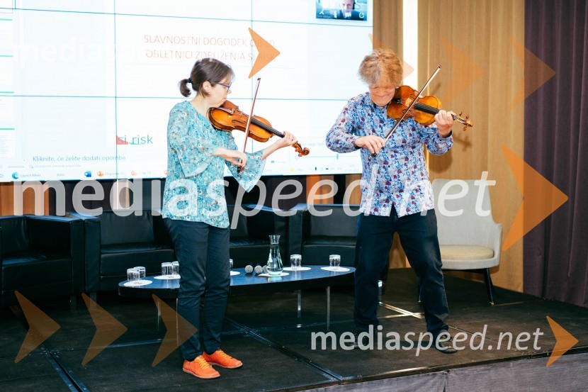 Glasbena skupina TerrafolkDeseta obletnica društva SI.RISK