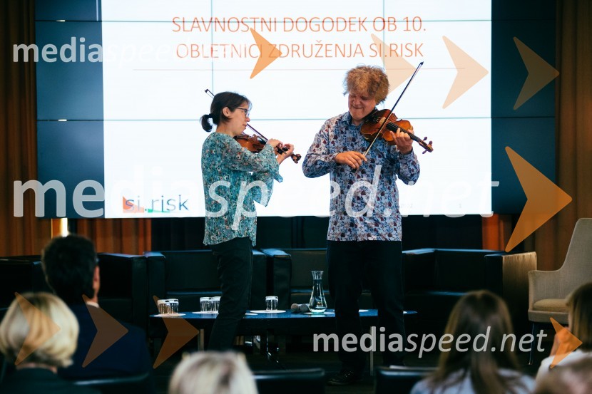 Glasbena skupina TerrafolkDeseta obletnica društva SI.RISK