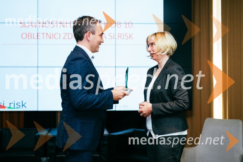  ... ;  Maja Šušteršič, vodja oddelka zavarovanj na Petrolu in predsednica Združenja S. I. RISKDeseta obletnica društva SI.RISK
