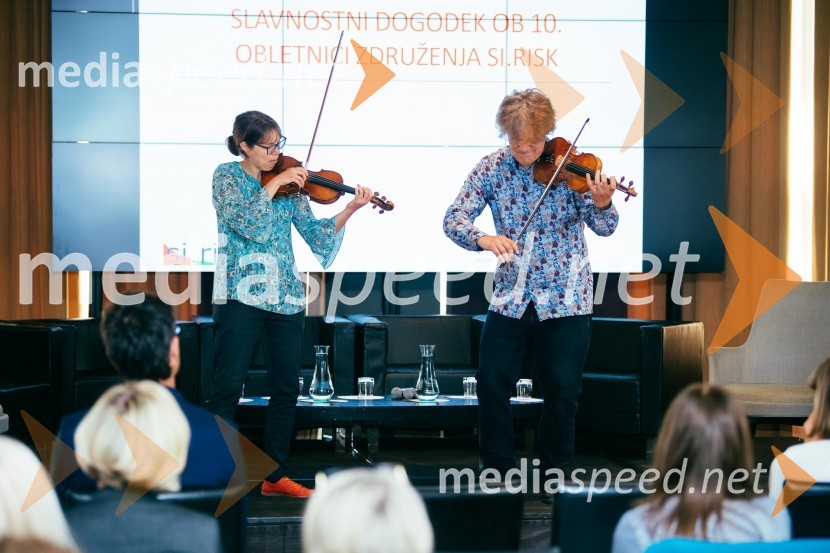 Glasbena skupina TerrafolkDeseta obletnica društva SI.RISK