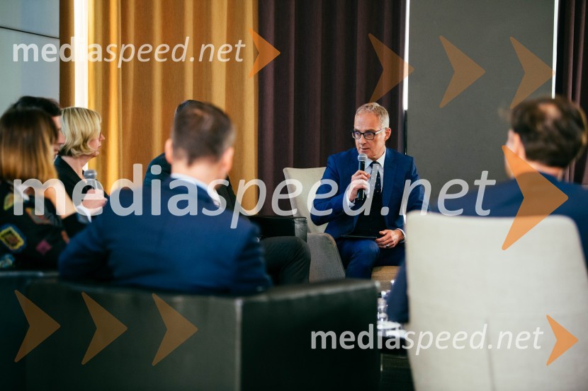 Okrogla miza na slavnostnem dogodku 10. obletniceDeseta obletnica društva SI.RISK