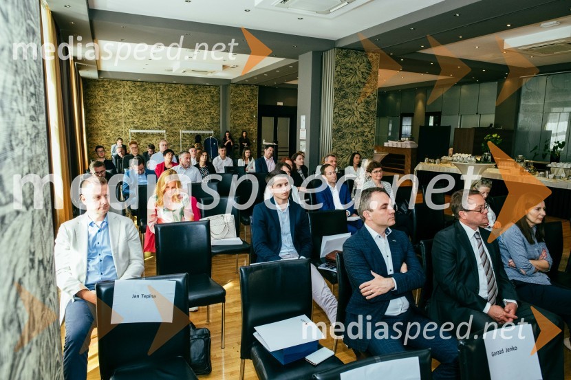  Primož Visenjak; mag. Klemen Potisek, državni sekretar, Ministrstvo za infrastrukturo ;  Eva Grden, članica upravnega odbora Združenja SI. RISKDeseta obletnica društva SI.RISK