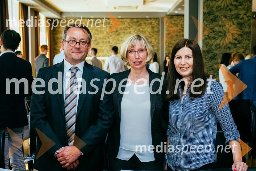 mag. Klemen Potisek, državni sekretar, Ministrstvo za infrastrukturo ;  Maja Šušteršič, vodja oddelka zavarovanj na Petrolu in predsednica Združenja S. I. RISK;  Eva Grden, članica upravnega odbora Združenja SI. RISKDeseta obletnica društva SI.RISK