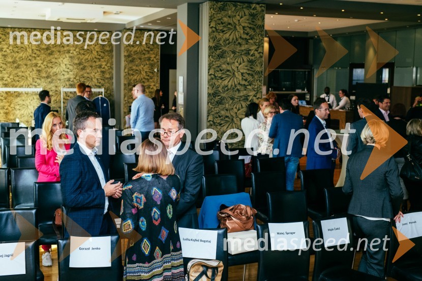  Primož Visenjak; prof. dr. Lučka Kajfež Bogataj, klimatologinja, profesorica na Biotehniški fakulteti v Ljubljani; mag. Klemen Potisek, državni sekretar, Ministrstvo za infrastrukturo Deseta obletnica društva SI.RISK