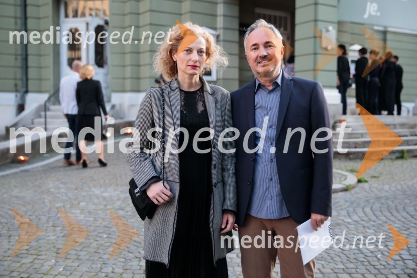  Hermina Kovačič, strokovnjakinja za komuniciranje;  Bojan Kuhar, pomočnik direktorice Narodne galerije LjubljanaVeliki diktator, premiera drame